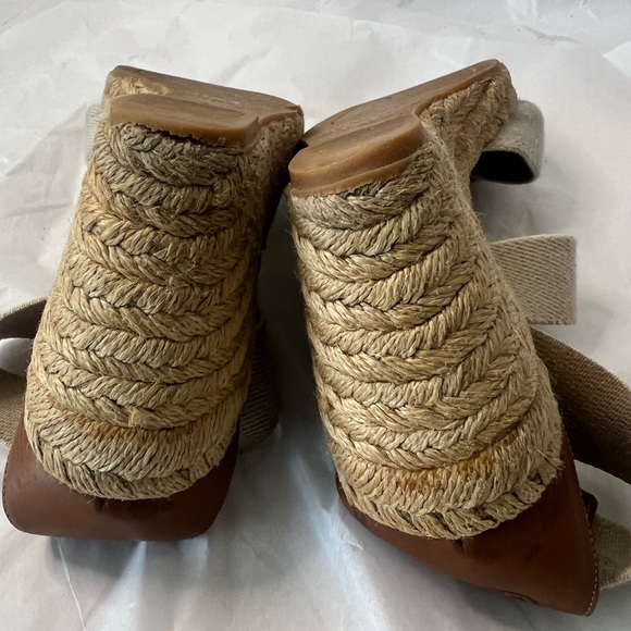 TORY BURCH Cream Wedge Sandals - Picture 12 of 16